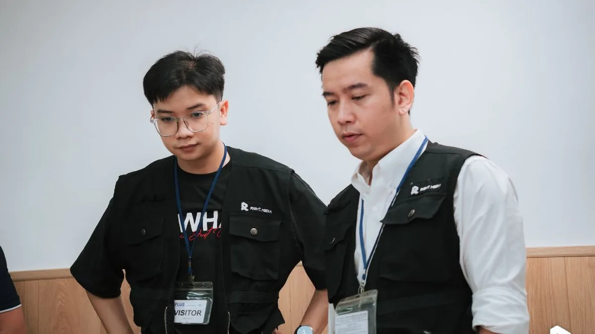 Ê-kíp Right Media làm việc cùng PLUS Việt Nam trong buổi ghi hình