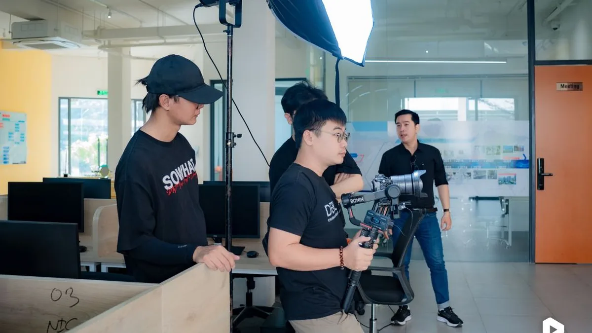 Right Media sử dụng trang thiết bị đáp ứng nhu cầu hình ảnh sắc nét, chân thực
