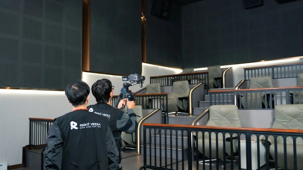 Ê-kíp ghi hình phòng chiếu Lotte Cinema