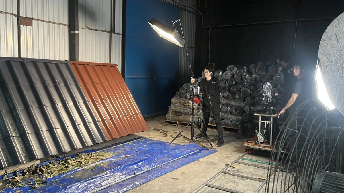 Set-up đèn quay tấm lợp DOTACO trong nhà xưởng