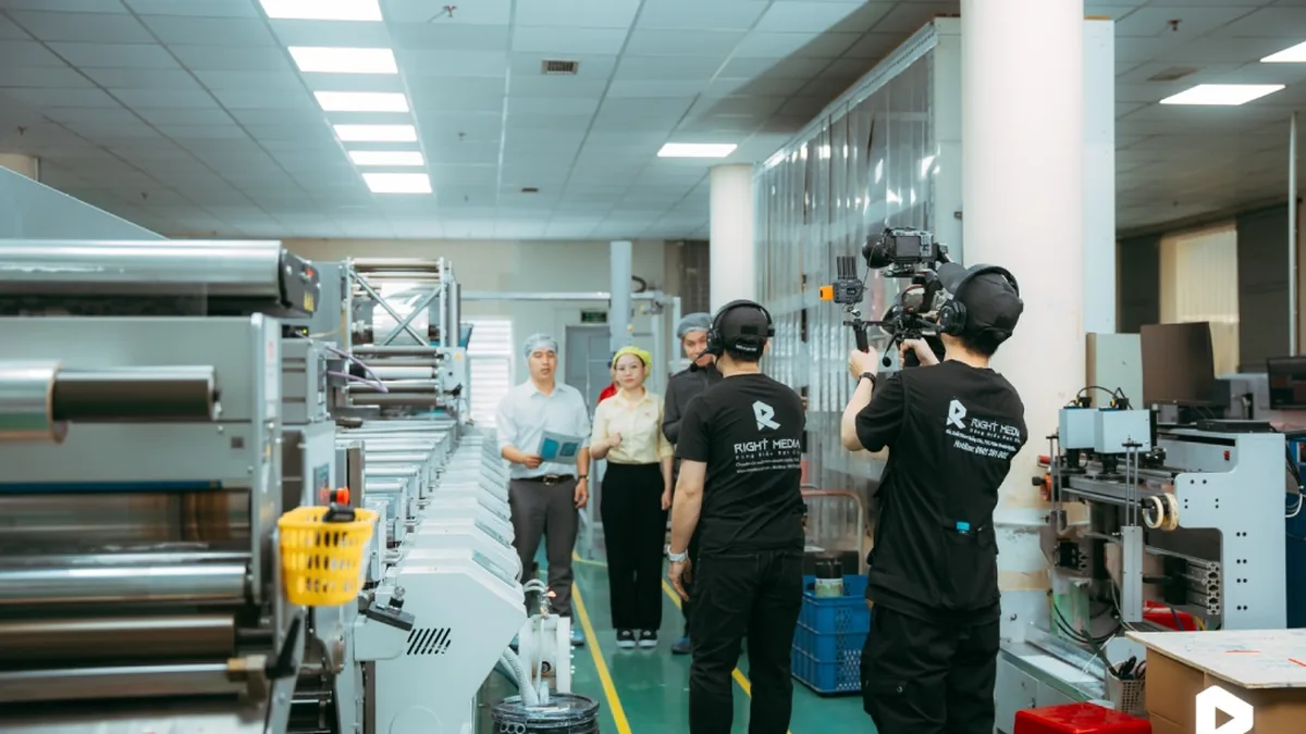 The warehousing system uses labeling solutions from Nam Viet Group.
