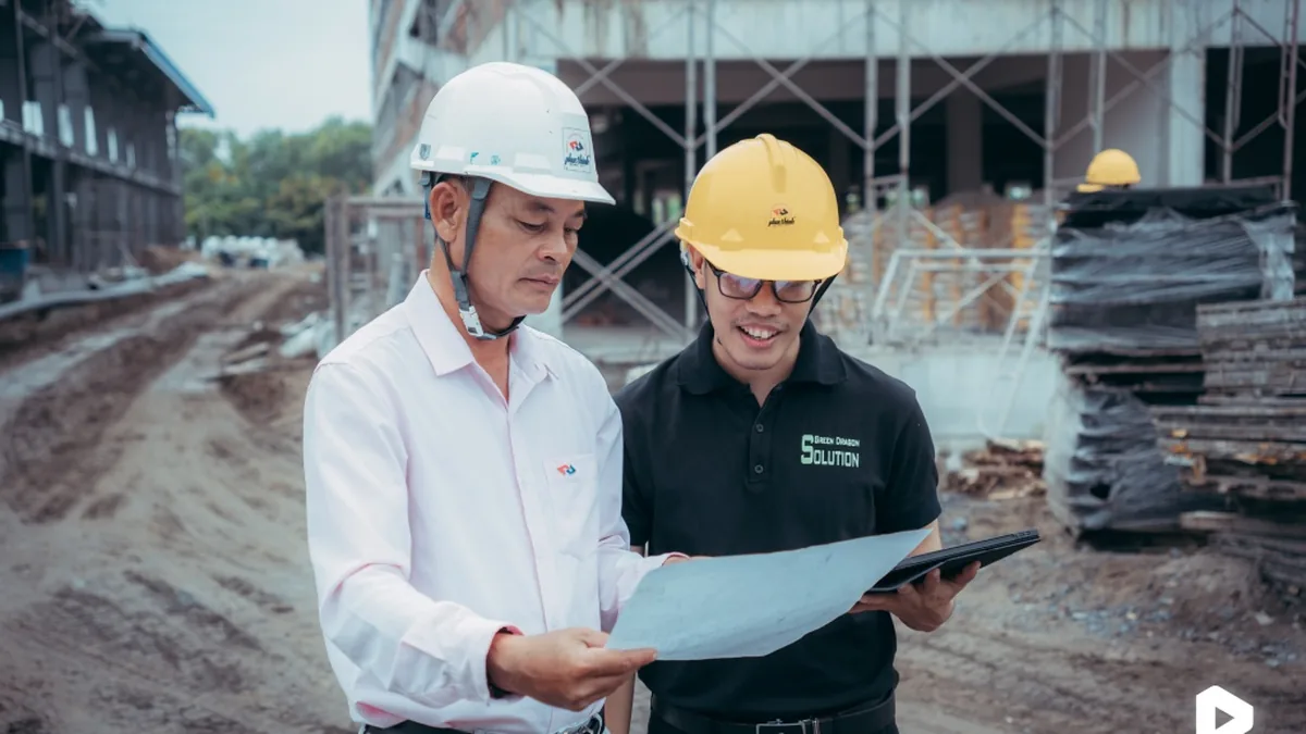 GreenDS engineers exchange BIM drawings with the construction team at the site.