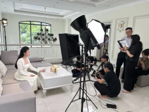 Set-up đèn softbox và máy quay cho buổi ghi hình video review mỹ phẩm CKD