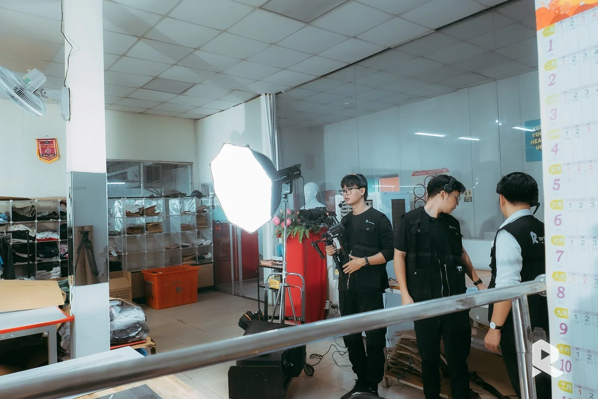 The Right Media team set up the lighting in the Lai Vung garment factory's workshop.