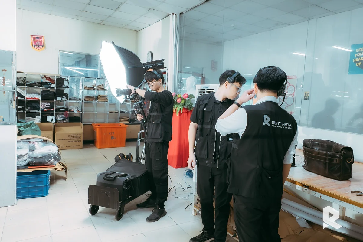 Speaking with a representative from Top Royal Flash before filming.