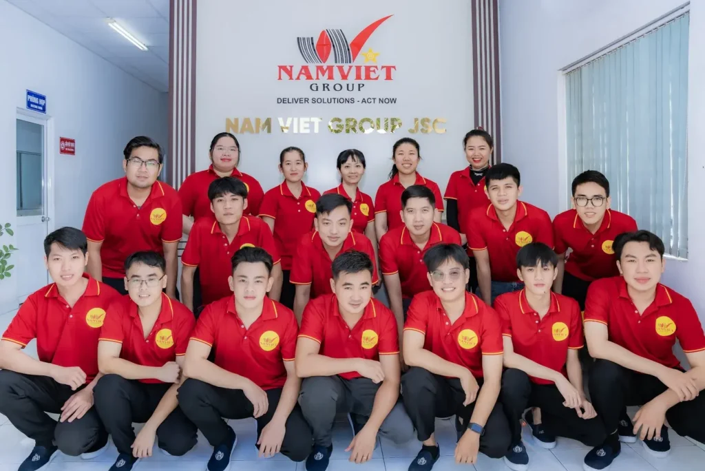 Tập thể công nhân nhà máy Nam Việt Group