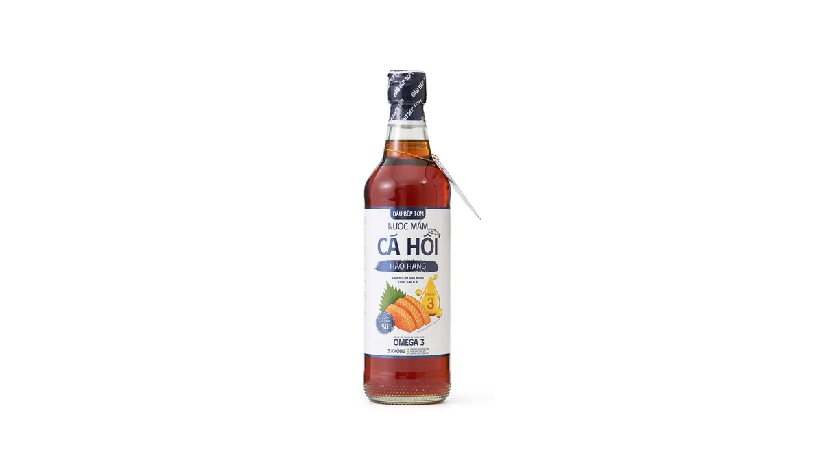 Chai nước mắm cá hồi dán nhãn do Nam Việt Group in