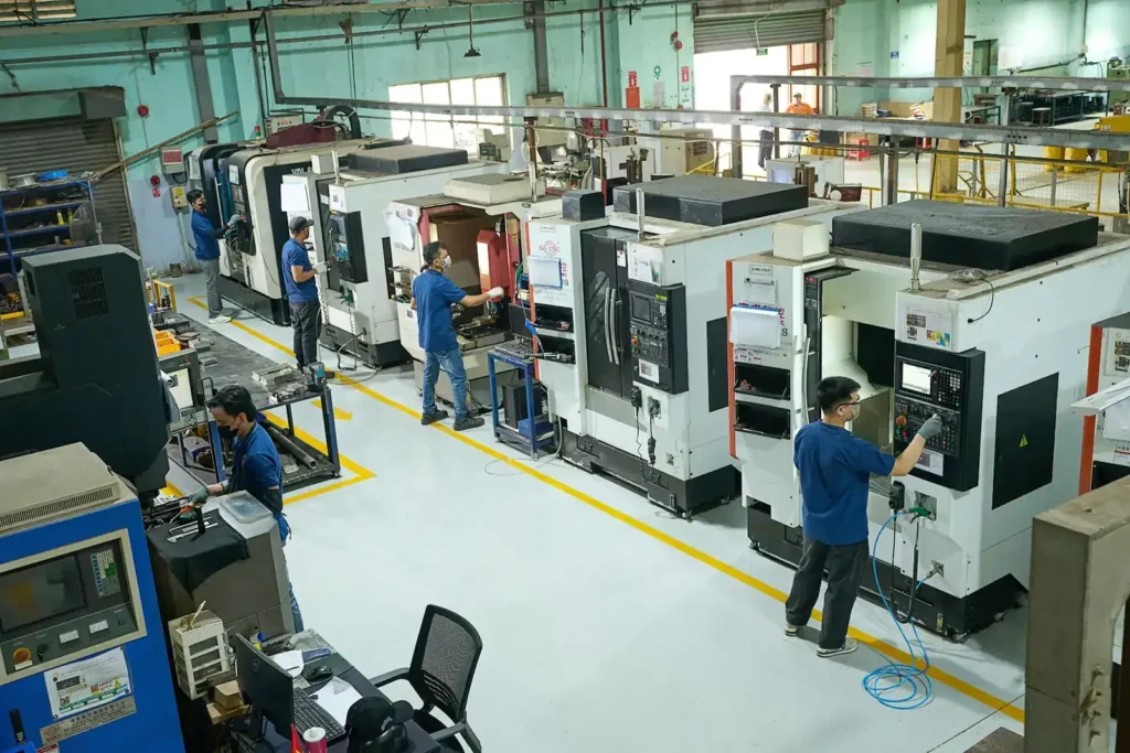 Khu máy gia công CNC trong nhà máy Golden