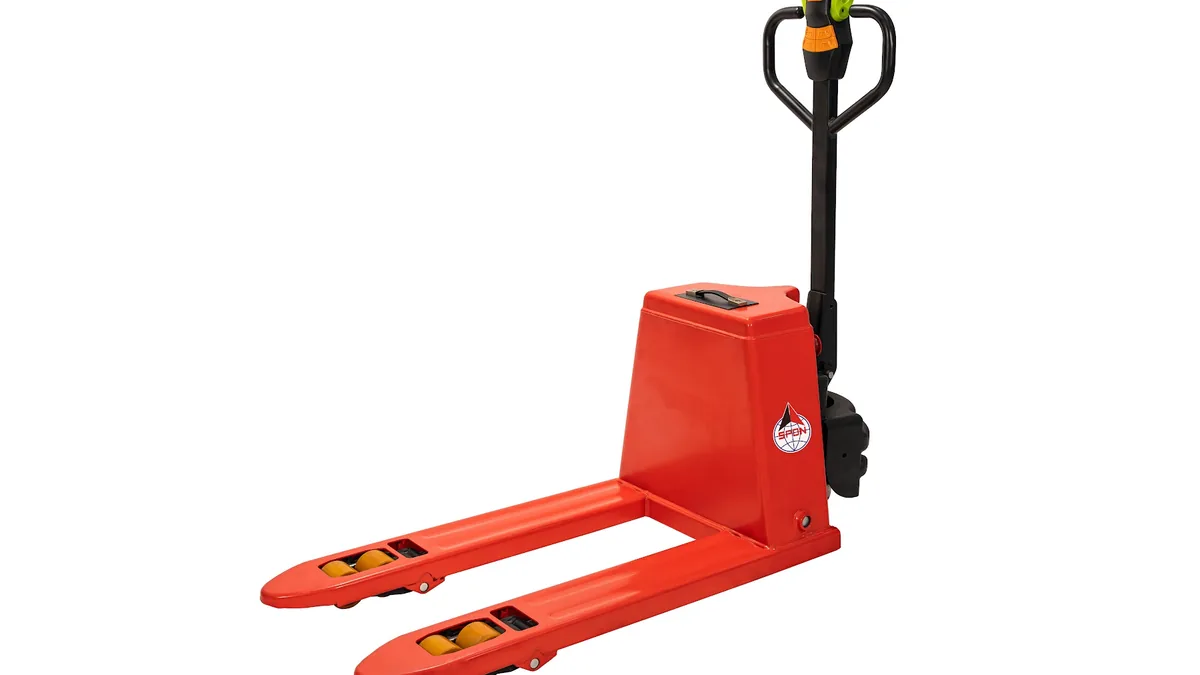 Chụp ảnh sản phẩm công nghiệp: xe nâng bán điện SPON màu đỏ