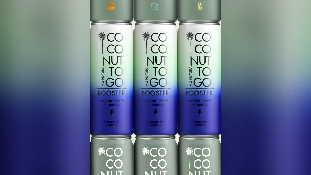 Chụp ảnh sản phẩm đồ uống Coconuttogo: lon nước dừa xếp thành hàng