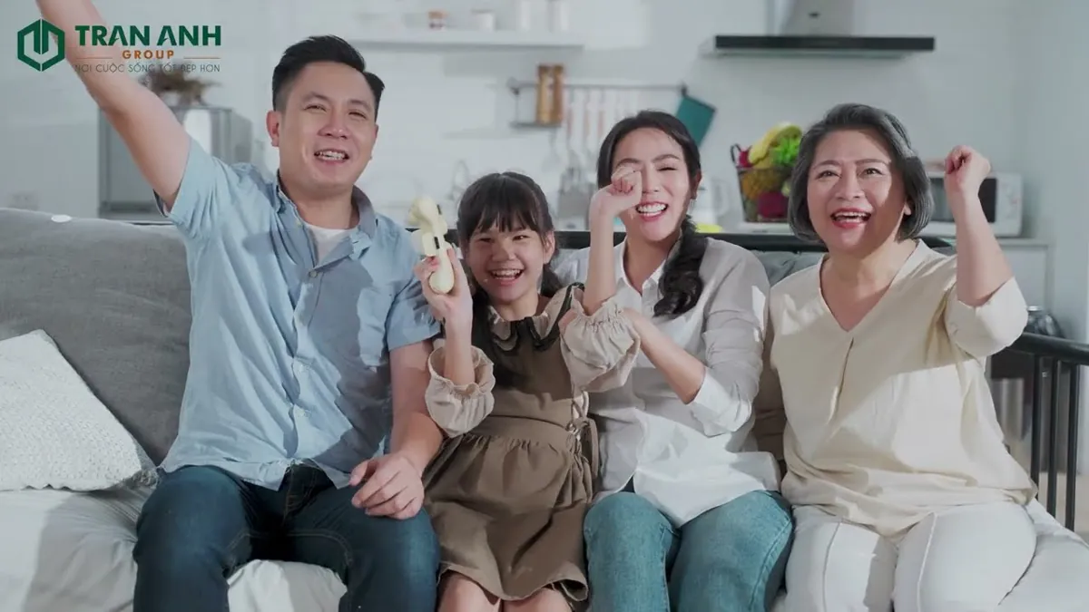 Phim doanh nghiệp kỷ niệm 15 năm Trần Anh Group, cảnh gia đình