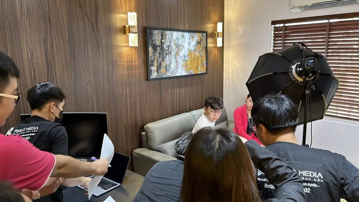 Pet Prince staff members were filmed sharing their thoughts in front of the camera.