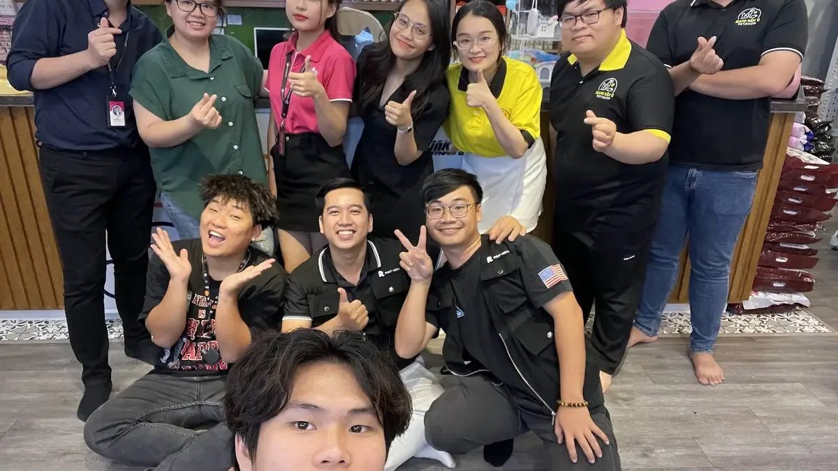 The Pet Prince and Right Media team after the filming session.