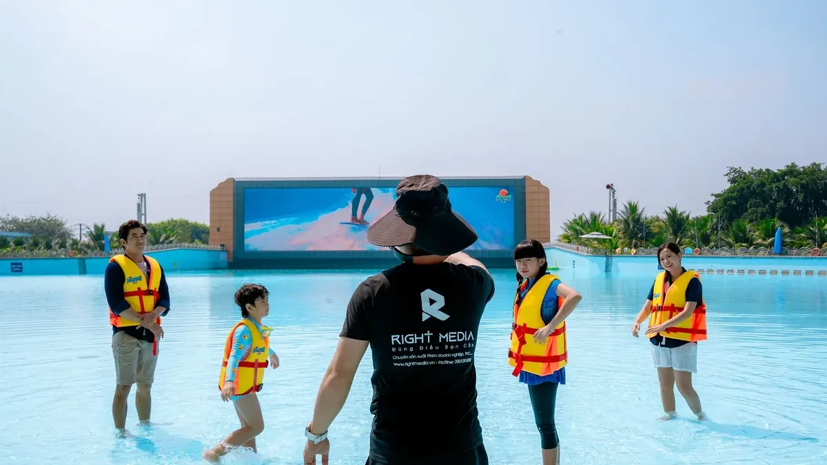 Ê-kíp quay phim doanh nghiệp ngành du lịch Sơn Tiên tại hồ tạo sóng The Amazing Bay
