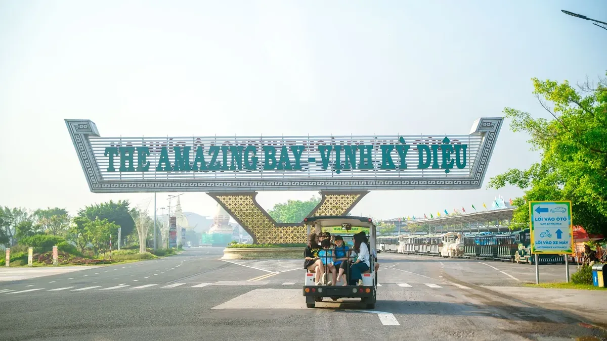 Cổng khu The Amazing Bay - Vịnh Kỳ Diệu tại Sơn Tiên