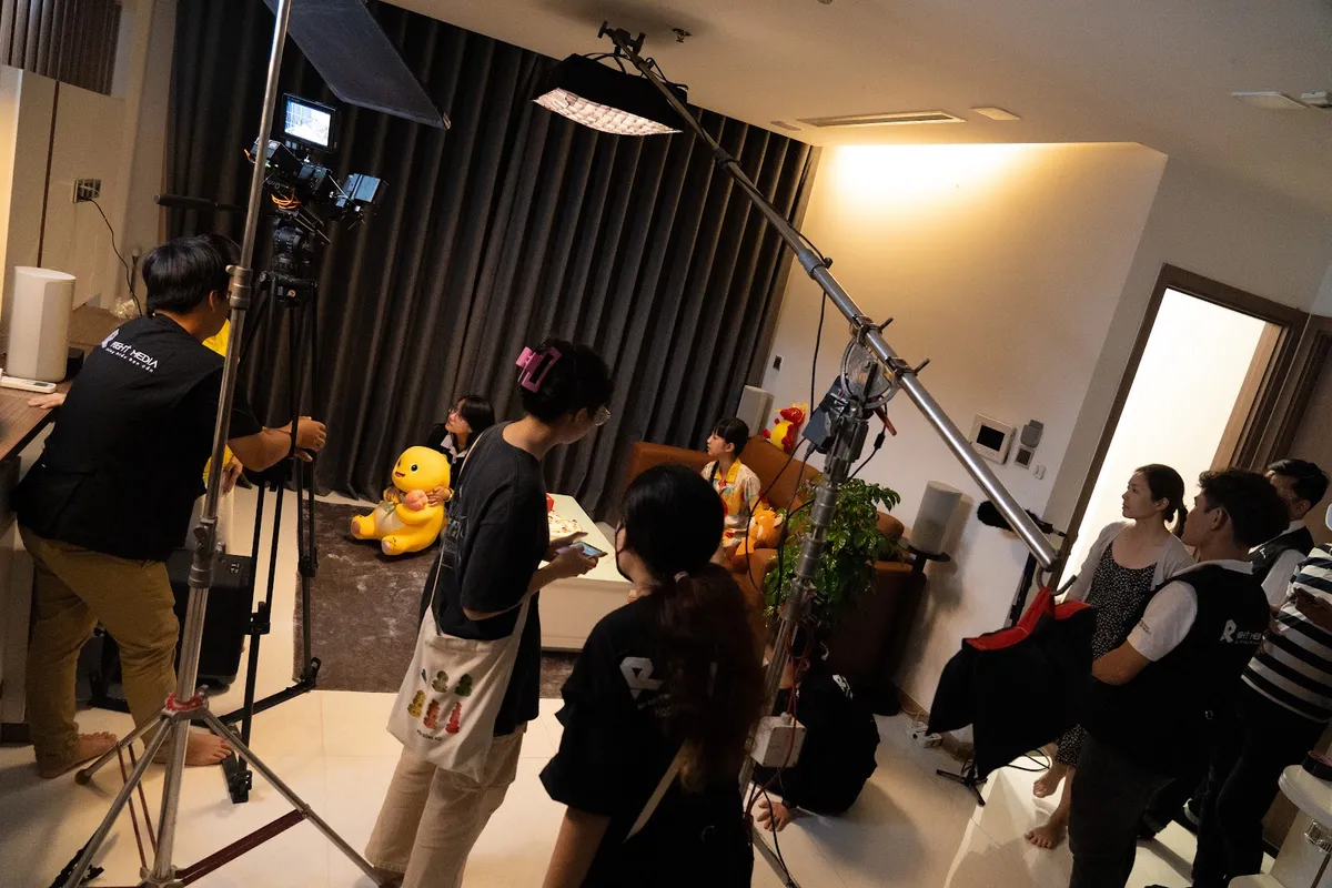 Ê-kíp Right Media trên set quay series viral clip SONY