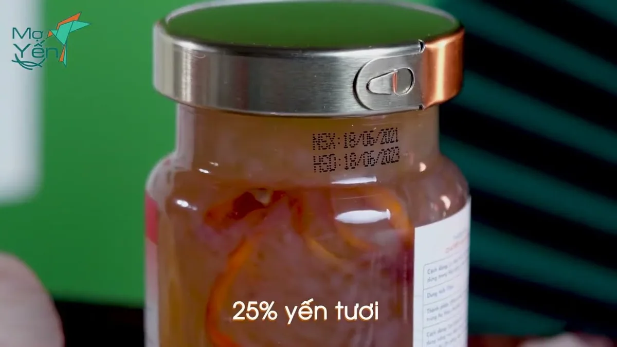 Video introducing Mợ Yến's steamed bird's nest product: close-up of the jar of bird's nest with the text "25% fresh bird's nest".