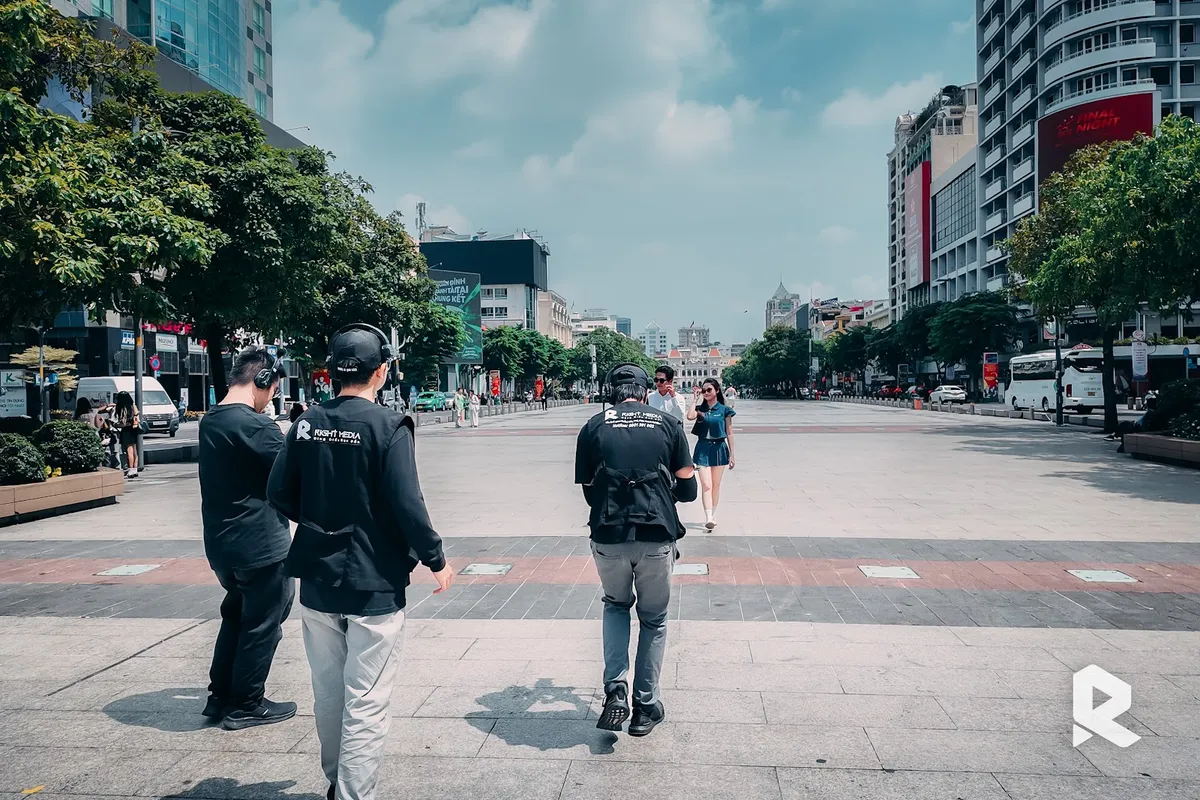 Ê-kíp Right Media quay video ra mắt sản phẩm Levalens tại phố đi bộ TP. Hồ Chí Minh