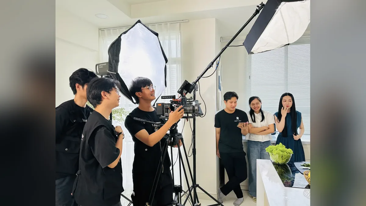 Right Media crew and actors on the set of the Geyser video shoot.
