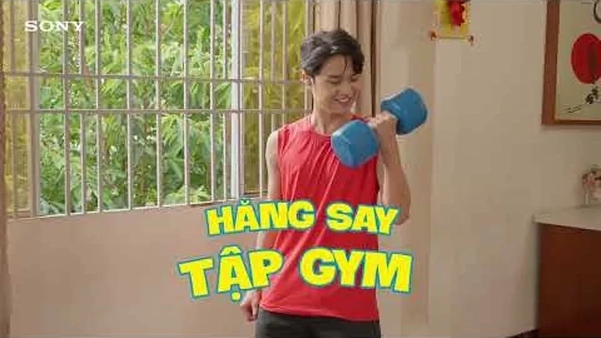 Nhãn chữ động trong viral clip Tết SONY phân cảnh tập gym